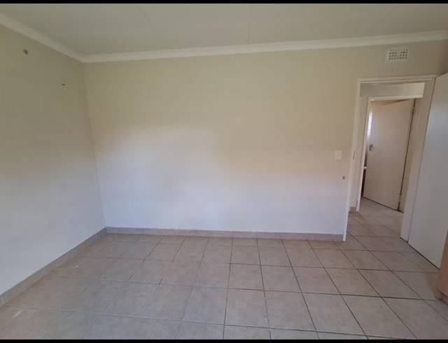 3 BEDROOM HOUSE FOR SALE IN OLIEVENHOUTBOSCH